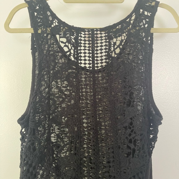 Mossimo Crochet Spilt Back Tank Top - Picture 4 of 9